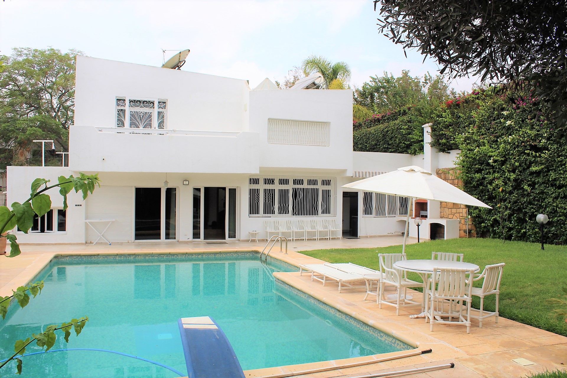 Maroc, Casablanca, Oasis, belle villa piscine à acheter sur un terrain 800 M2.