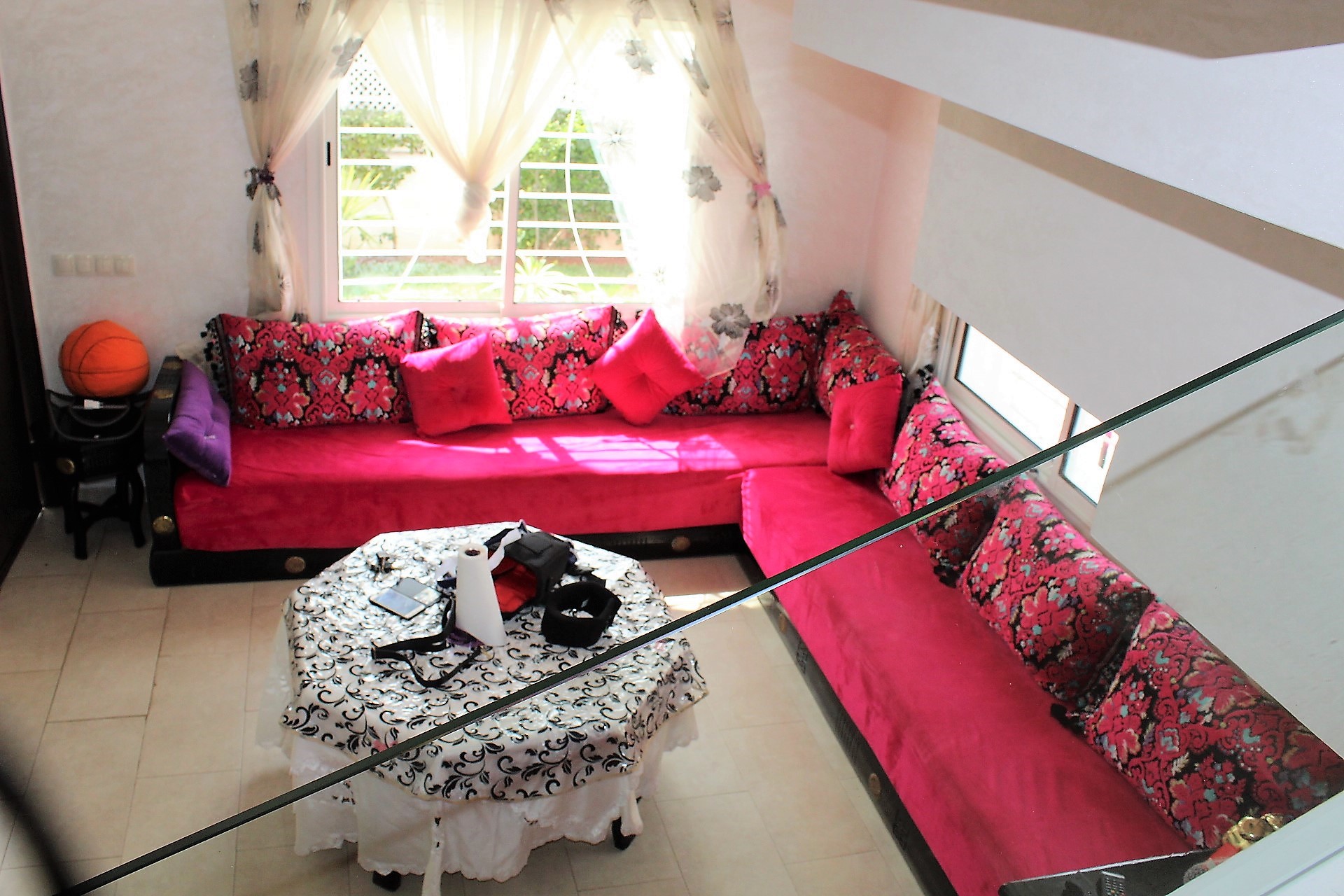 Maroc, Dar Bouazza, à vendre villa entierement rénovée de 215 m² (habitable)  sur un terrain de 340 m² dans résidence gardée et fermée