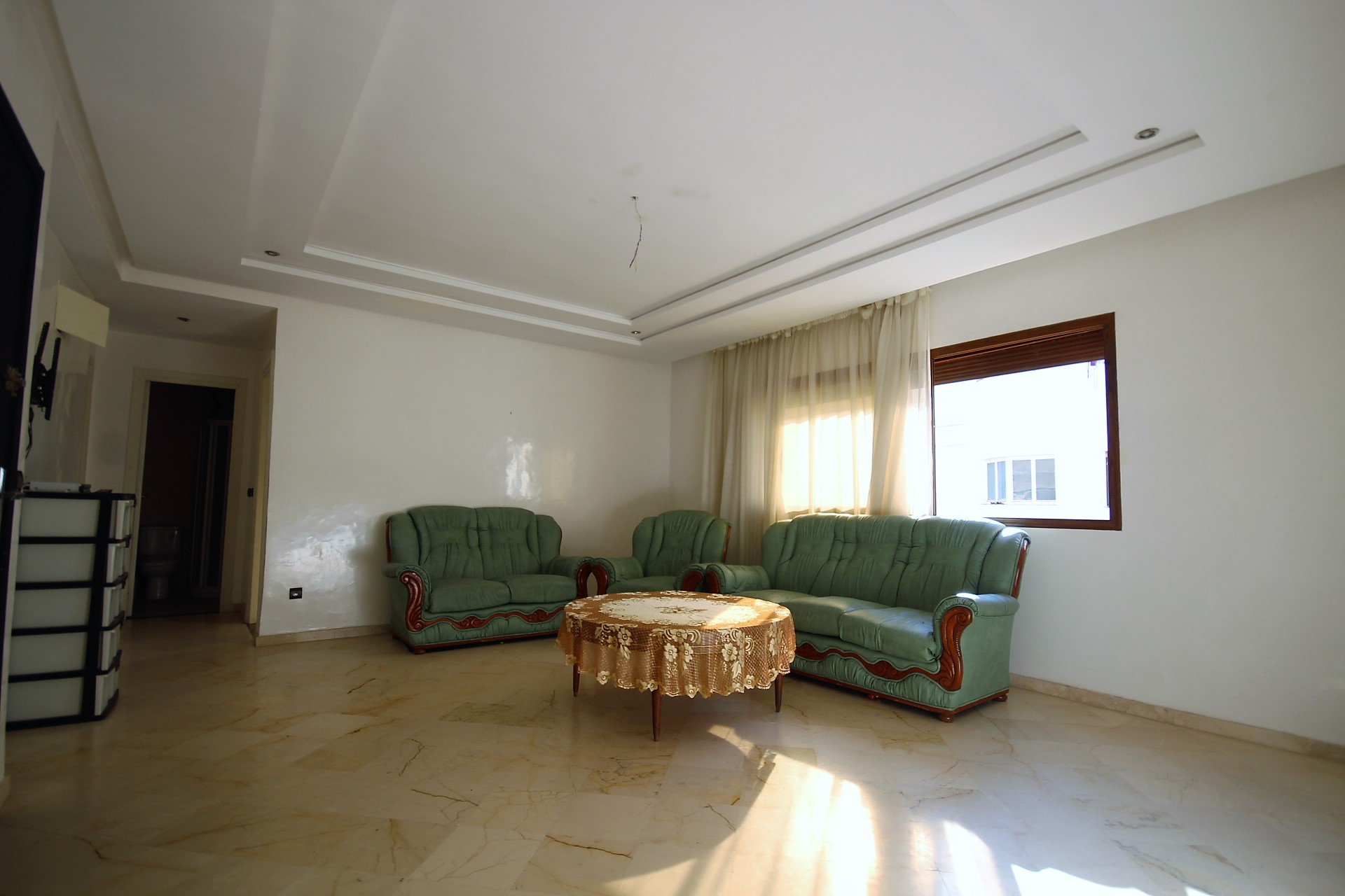 Maroc, Casablanca, Bourgogne              (Secteur de Venezia ice)                    Vend appartement meublé et equipé de 85 m² ensoleillé récent en étage élevé