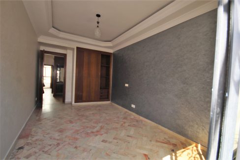 à louer parfait appartement rénové de 4 chambres
