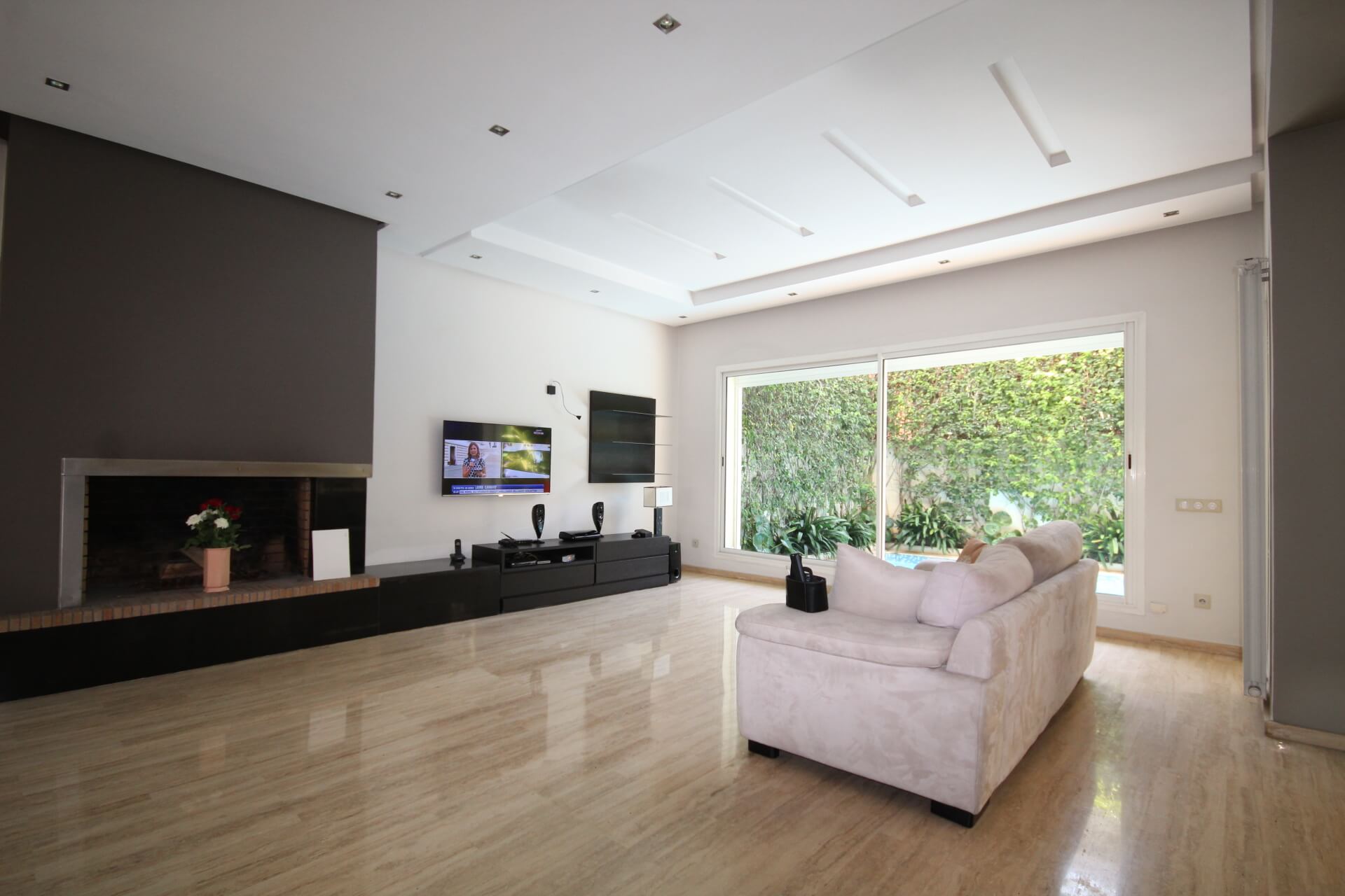 Villa de 5 chambres à vendre vide ou meublée sur Terrain 371 m² surface habitable 400 m²